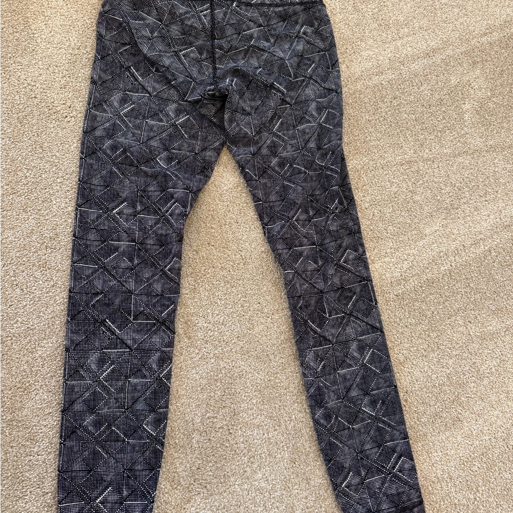 Lululemon Stylish Black Geometric Women's leggings